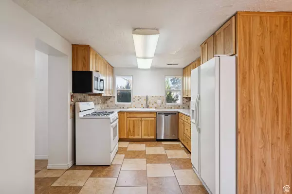 2184 W GENTILE ST, Layton, UT 84041