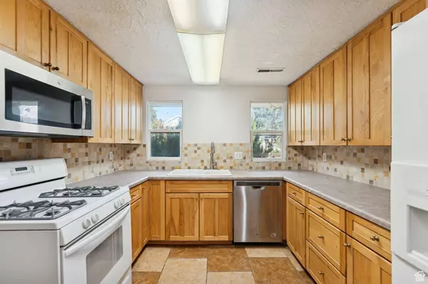 2184 W GENTILE ST, Layton, UT 84041