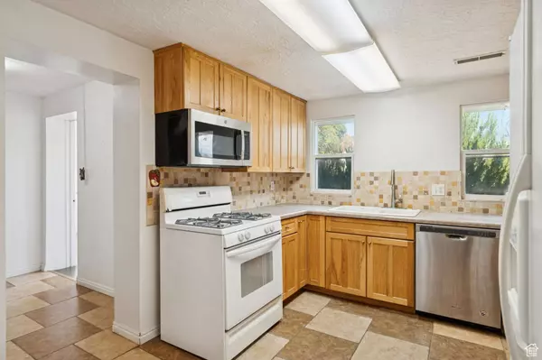 2184 W GENTILE ST, Layton, UT 84041