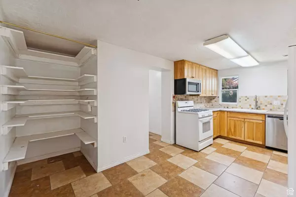 2184 W GENTILE ST, Layton, UT 84041