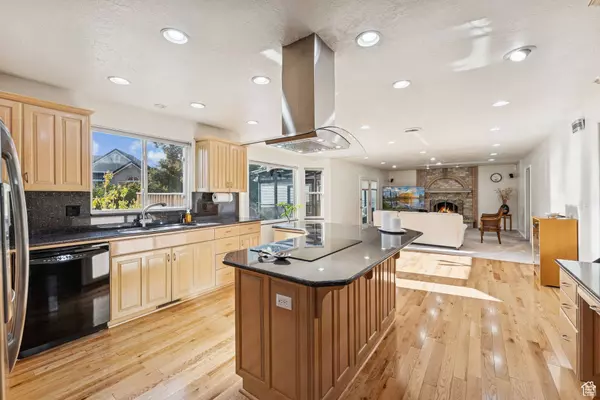 2382 SUMMERWOOD DR, Layton, UT 84040