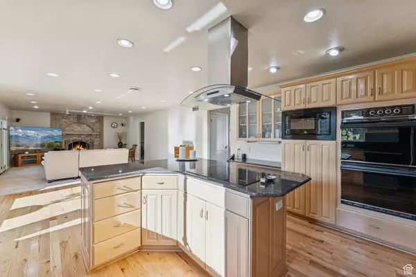 2382 SUMMERWOOD DR, Layton, UT 84040