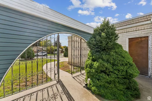 1433 E PLATA WAY, Sandy, UT 84093