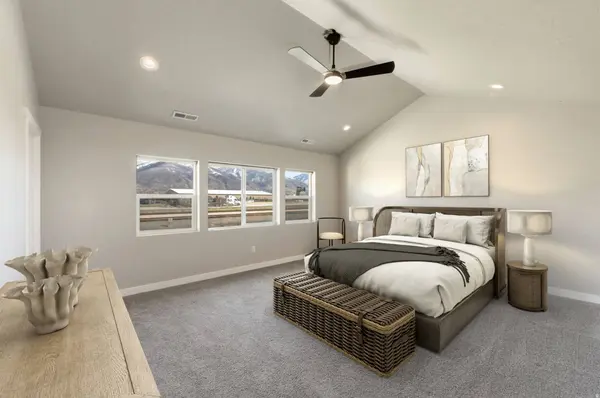 370 W PARKWAY DR, Kaysville, UT 84037