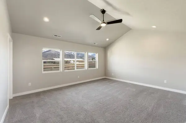 370 W PARKWAY DR, Kaysville, UT 84037