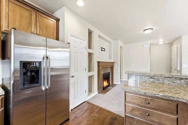897 HALSTEAD DR, North Salt Lake, UT 84054