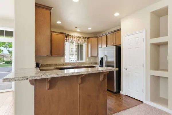 897 HALSTEAD DR, North Salt Lake, UT 84054