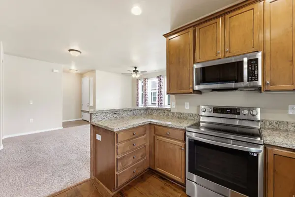 897 HALSTEAD DR, North Salt Lake, UT 84054