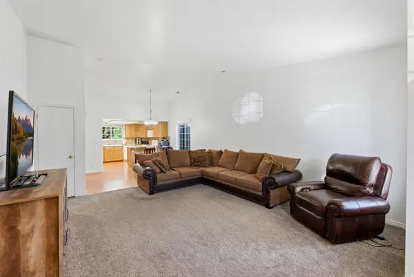 398 S MAIN ST, Kaysville, UT 84037