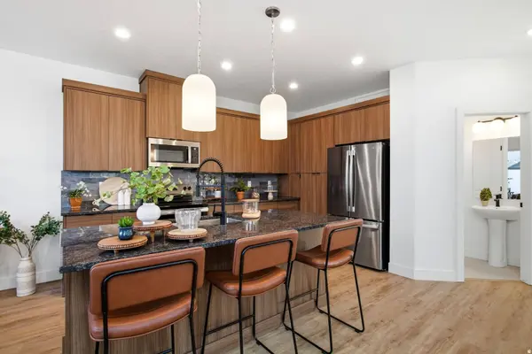 191 E 210 N, North Salt Lake, UT 84054
