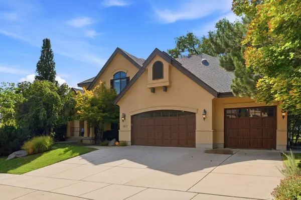 1017 N OAKRIDGE DR