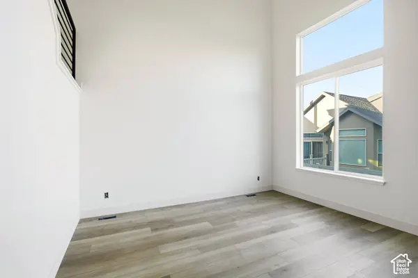 189 E 210 N #8, North Salt Lake, UT 84054