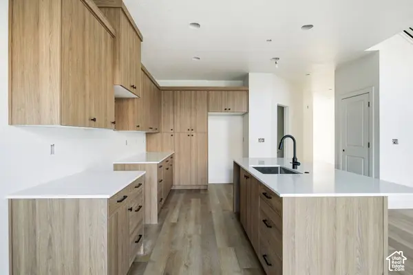 189 E 210 N #8, North Salt Lake, UT 84054