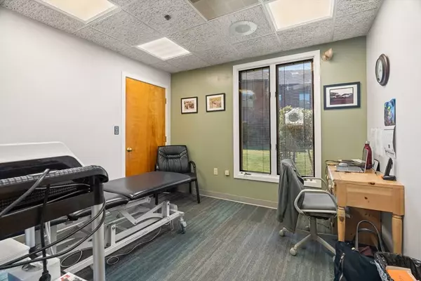 871 Turnpike St #106, North Andover, MA 01845