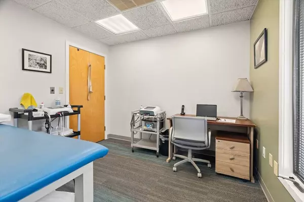 871 Turnpike St #106, North Andover, MA 01845