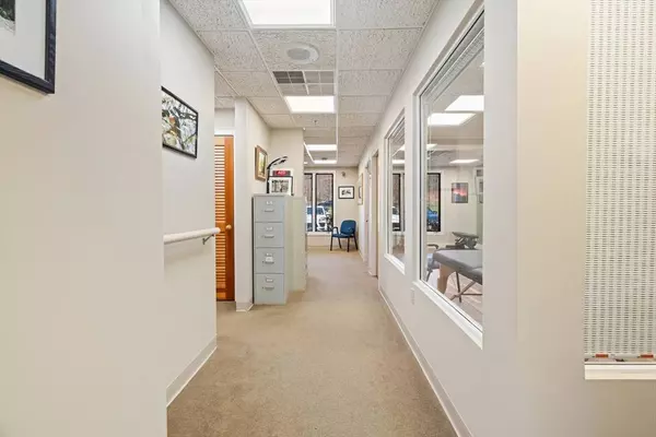 871 Turnpike St #105, North Andover, MA 01845