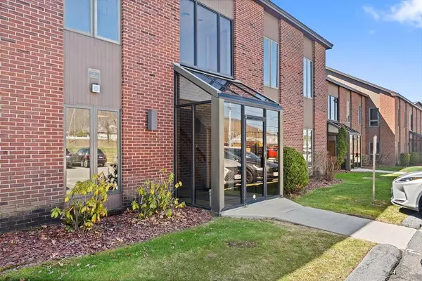 871 Turnpike St #105, North Andover, MA 01845