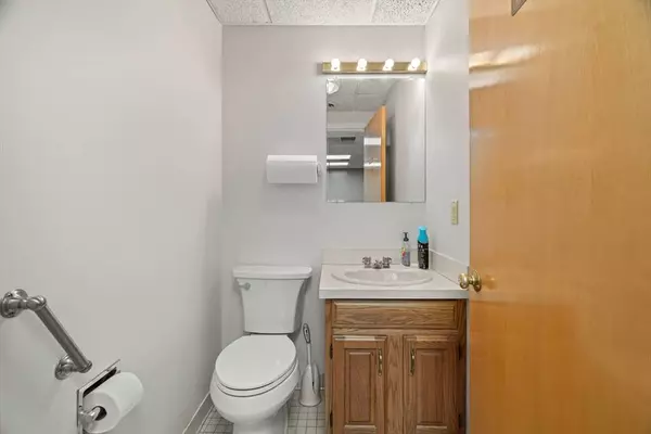 871 Turnpike St #106, North Andover, MA 01845