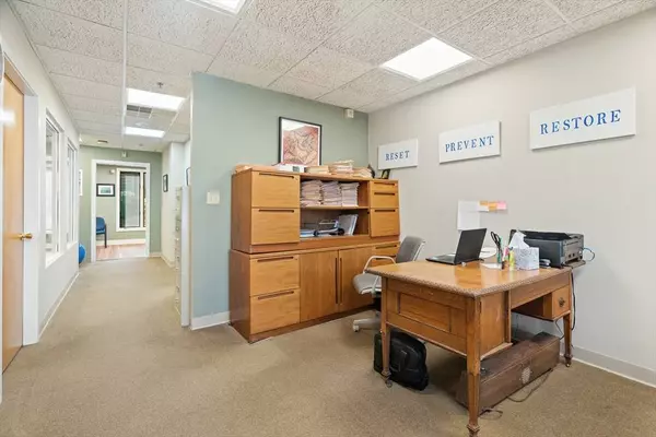 871 Turnpike St #105, North Andover, MA 01845