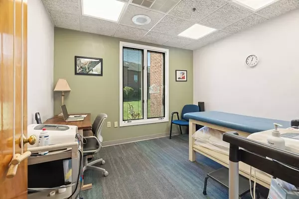 871 Turnpike St #106, North Andover, MA 01845