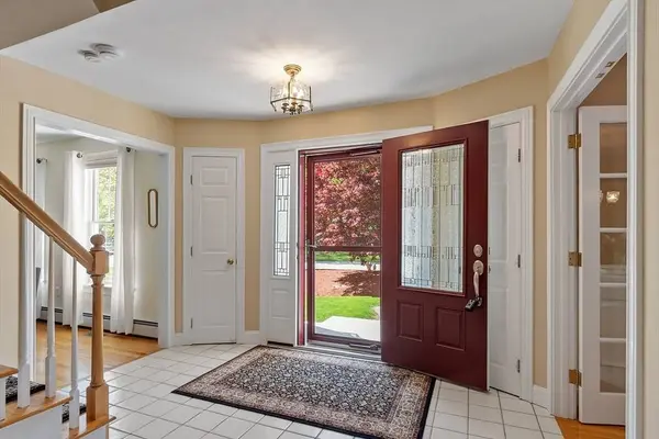 4 Plumwood Dr, Methuen, MA 01844