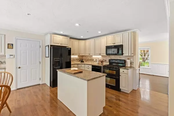 15 Copley Cir, North Andover, MA 01845