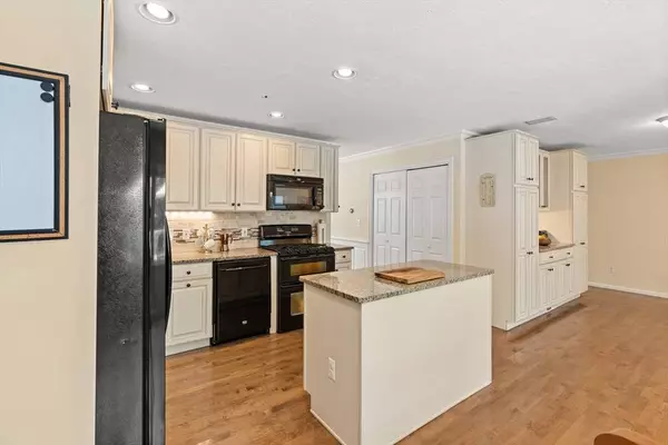 15 Copley Cir, North Andover, MA 01845