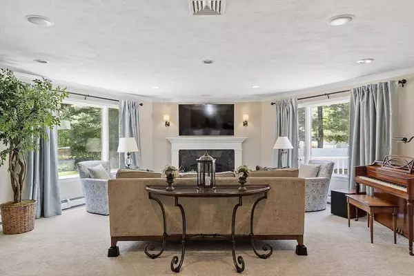 9 Bateson Dr, Andover, MA 01810