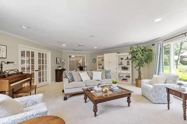 9 Bateson Dr, Andover, MA 01810