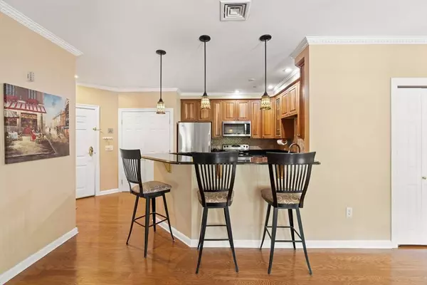 190 Chickering Rd #201D, North Andover, MA 01845