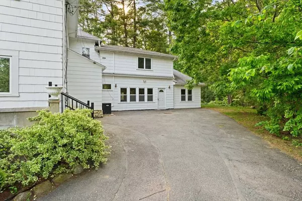 497 S Main St, Andover, MA 01810