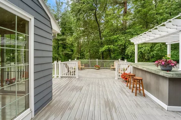 11 Farrwood Dr, Andover, MA 01810