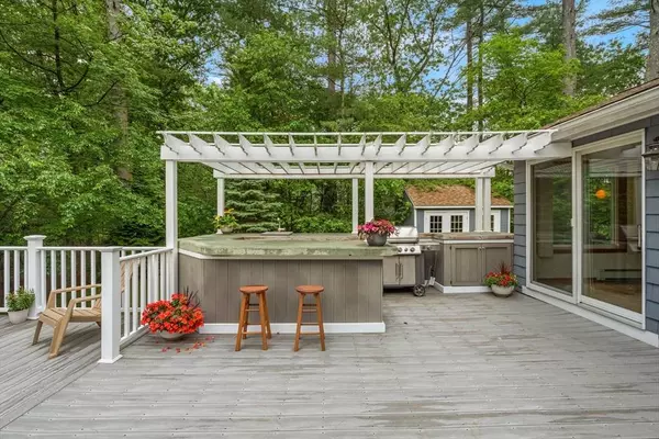 11 Farrwood Dr, Andover, MA 01810