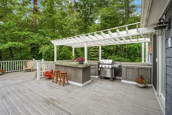 11 Farrwood Dr, Andover, MA 01810