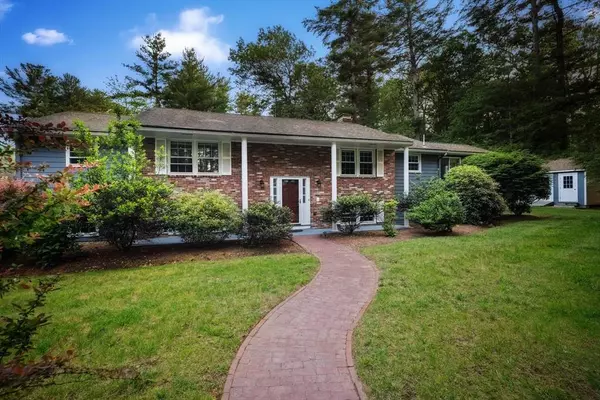 11 Farrwood Dr, Andover, MA 01810