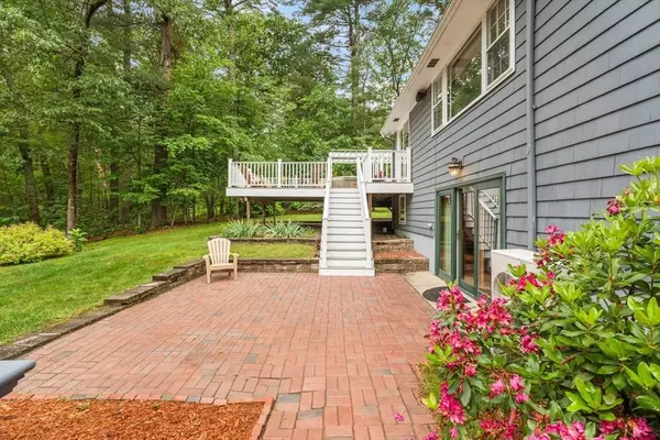 11 Farrwood Dr, Andover, MA 01810