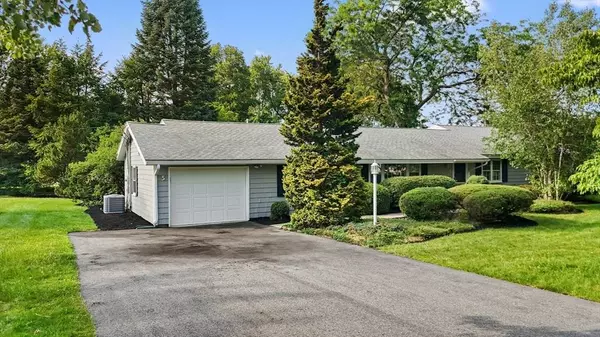 3 Hickory Ln, Andover, MA 01810