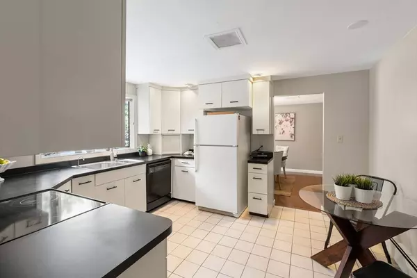 3 Hickory Ln, Andover, MA 01810