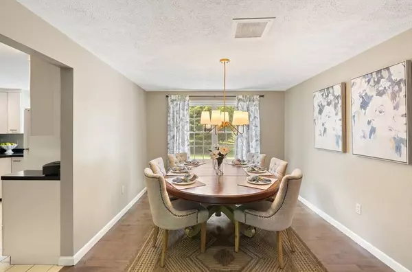 3 Hickory Ln, Andover, MA 01810