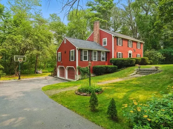 82 Raleigh Tavern Ln, North Andover, MA 01845