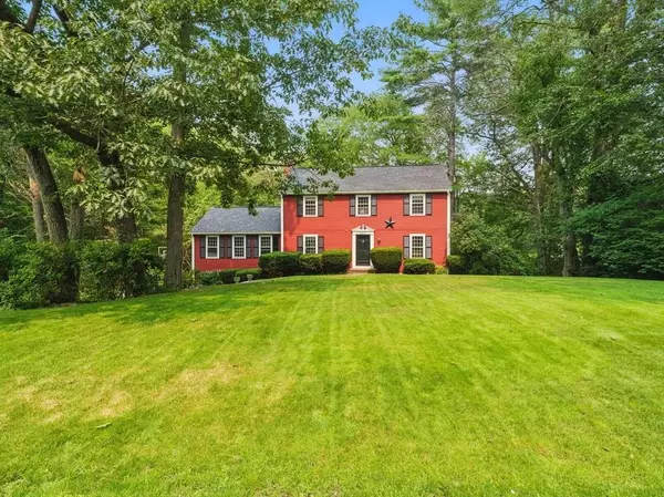 82 Raleigh Tavern Ln, North Andover, MA 01845