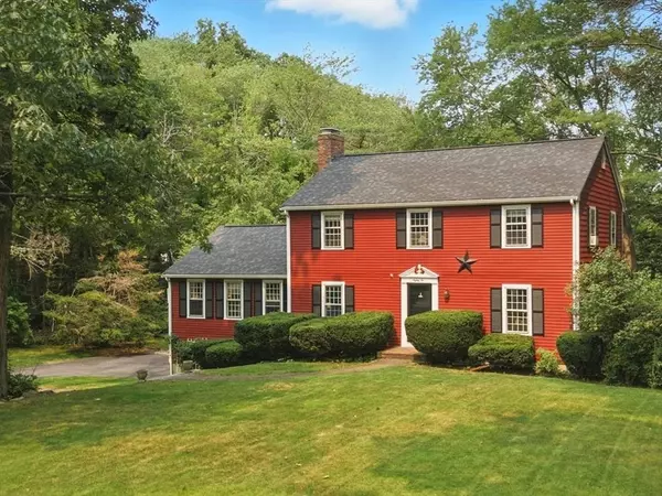 82 Raleigh Tavern Ln, North Andover, MA 01845