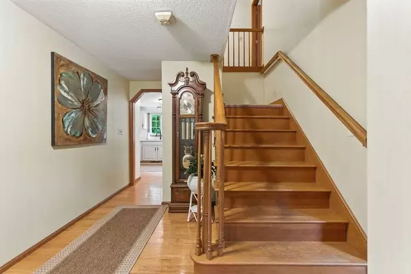 9 Ellsworth Rd, Andover, MA 01810