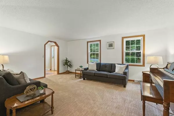 9 Ellsworth Rd, Andover, MA 01810