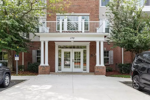 170 Haverhill St #129, Andover, MA 01810