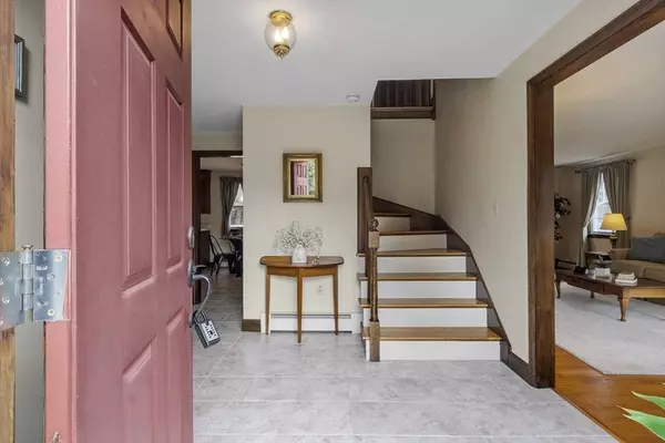 11 Eastman Rd, Andover, MA 01810