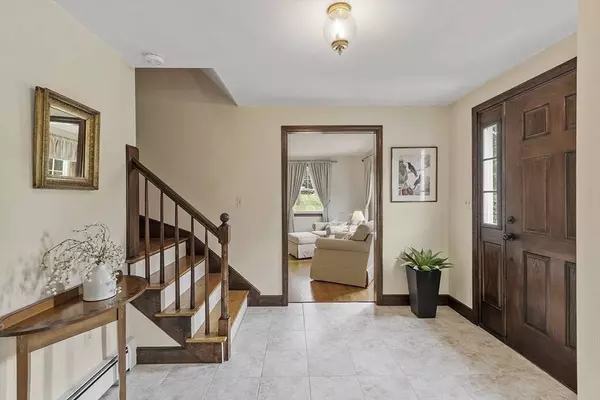 11 Eastman Rd, Andover, MA 01810