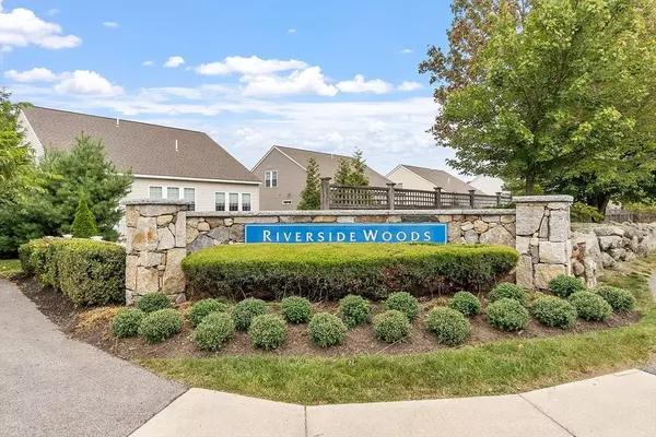 2 Francis Dr #412, Andover, MA 01810