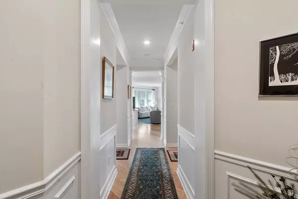 2 Francis Dr #412, Andover, MA 01810