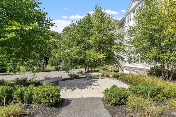 2 Francis Dr #412, Andover, MA 01810